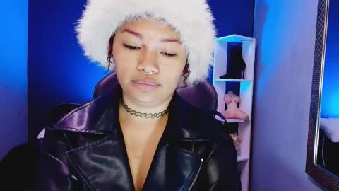 Snapshot of hot_chocolate_4u chatting on November 1, 12:18 pm hot chocolate 4u online show from November 1, 12:18 pm