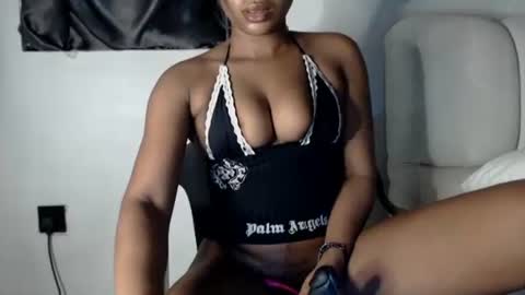 Snapshot of hot_chocoxxxx chatting on April 16, 9:43 am sonia mis choco online show from April 16, 9:43 am