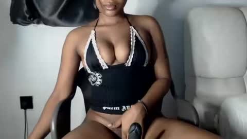 Snapshot of hot_chocoxxxx chatting on April 18, 5:55 am sonia mis choco online show from April 18, 5:55 am