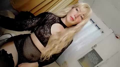 its me CLAUDIA online show from January 17, 2:38 am