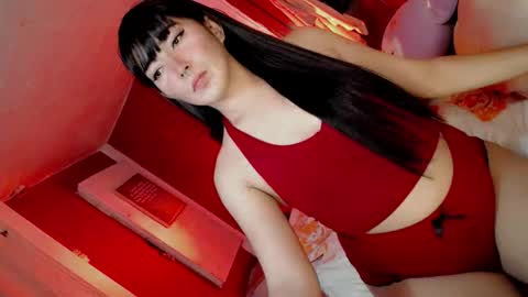 its me CLAUDIA online show from April 1, 2:03 pm