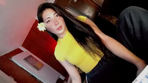 its me CLAUDIA online show from August 6, 3:08 am