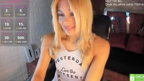 Snapshot of hot_cupid01 chatting on April 11, 10:41 am Valery online show from April 11, 10:41 am