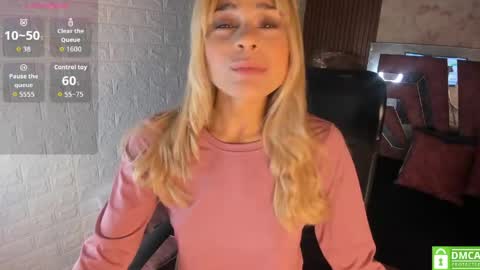 Snapshot of hot_cupid01 chatting on April 15, 10:55 am Valery online show from April 15, 10:55 am