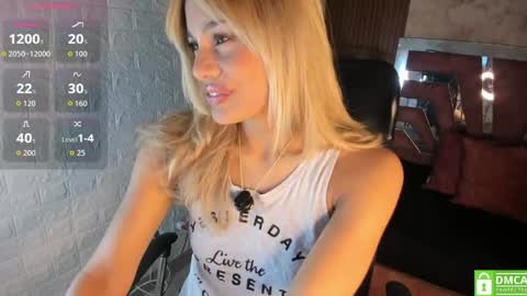 Snapshot of hot_cupid01 chatting on April 24, 11:01 am Valery online show from April 24, 11:01 am