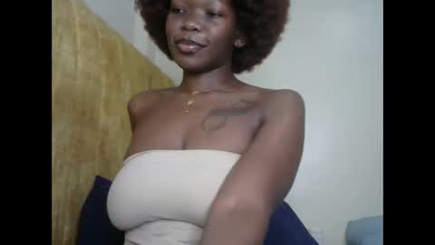 Snapshot of hot_ebony11 chatting on February 24, 4:36 pm chooo pie online show from February 24, 4:36 pm
