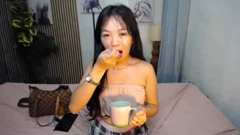 Snapshot of hot_ice_cube chatting on September 26, 11:36 am Ms Yen online show from September 26, 11:36 am