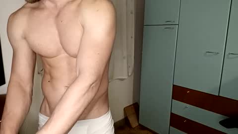 Snapshot of hot_italianboy chatting on October 31, 12:00 am hot_italianboy online show from October 31, 12:00 am