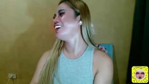 Snapshot of hot_jessyxoxo chatting on April 23, 5:59 pm Jessy online show from April 23, 5:59 pm
