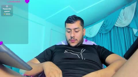 Snapshot of hot_latino_boy_ chatting on November 19, 5:07 am Alejandro online show from November 19, 5:07 am