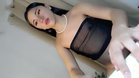 hot_little_angel18 online show from May 15, 1:56 am