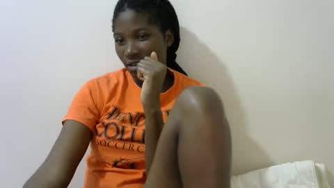 Snapshot of hot_lonnah chatting on January 29, 6:12 am LONNAH online show from January 29, 6:12 am