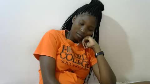 Snapshot of hot_lonnah chatting on February 6, 9:00 am LONNAH online show from February 6, 9:00 am