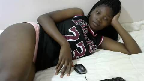 Snapshot of hot_lonnah chatting on February 6, 6:56 pm LONNAH online show from February 6, 6:56 pm