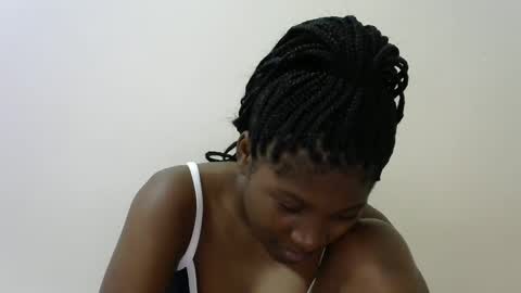 Snapshot of hot_lonnah chatting on February 9, 9:05 am LONNAH online show from February 9, 9:05 am