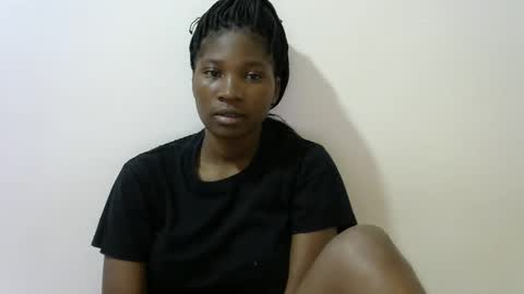 Snapshot of hot_lonnah chatting on February 13, 8:27 am LONNAH online show from February 13, 8:27 am