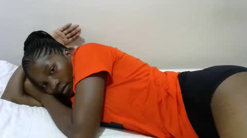 Snapshot of hot_lonnah chatting on March 8, 5:07 am LONNAH online show from March 8, 5:07 am
