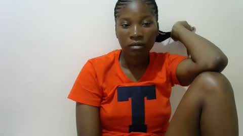 Snapshot of hot_lonnah chatting on March 8, 8:11 am LONNAH online show from March 8, 8:11 am