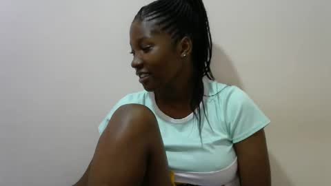 Snapshot of hot_lonnah chatting on March 10, 7:32 am LONNAH online show from March 10, 7:32 am