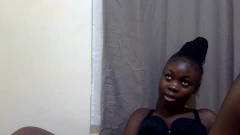 hot_melanie1 online show from May 13, 10:34 am