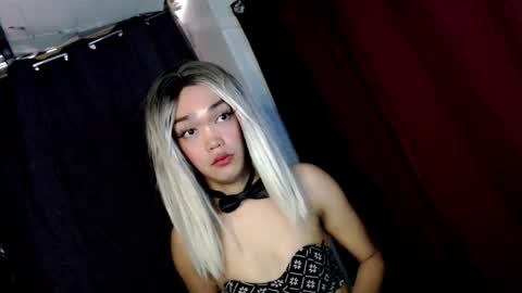 hot_moma69 online show from March 18, 2:04 am