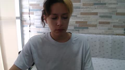 Mia online show from September 25, 1:04 pm