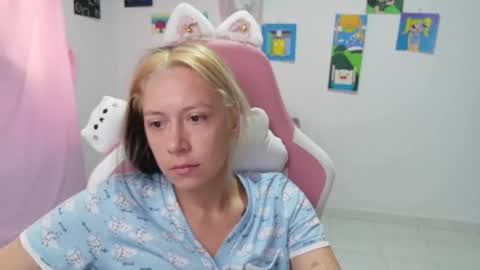 Mia online show from February 12, 2:01 pm