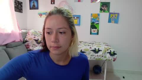 Snapshot of hot_mommymia chatting on April 22, 3:57 pm Mia online show from April 22, 3:57 pm