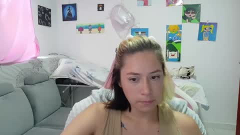 Snapshot of hot_mommymia chatting on April 27, 7:56 pm Mia online show from April 27, 7:56 pm