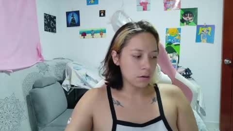 Snapshot of hot_mommymia chatting on May 12, 7:44 pm Mia online show from May 12, 7:44 pm