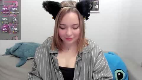 Snapshot of hot_moon_666 chatting on February 10, 10:47 pm Moon online show from February 10, 10:47 pm