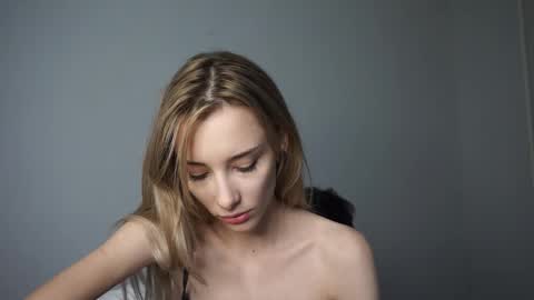 Snapshot of hot_n_coldd chatting on November 20, 3:12 pm Sara and Sam online show from November 20, 3:12 pm