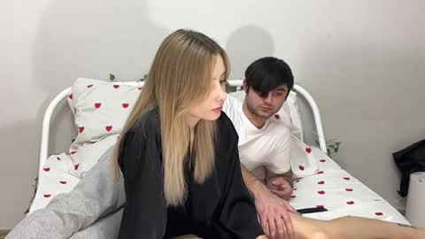 Snapshot of hot_n_coldd chatting on December 19, 1:40 pm Sara and Sam online show from December 19, 1:40 pm