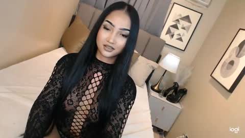 Snapshot of hot_nikki69 chatting on April 4, 8:01 am hot_nikki69 online show from April 4, 8:01 am