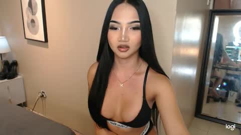 Snapshot of hot_nikki69 chatting on May 4, 6:31 am hot_nikki69 online show from May 4, 6:31 am