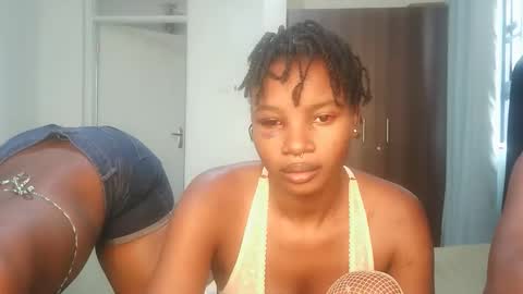 Snapshot of hot_petite1 chatting on April 29, 10:19 am Hot petite online show from April 29, 10:19 am