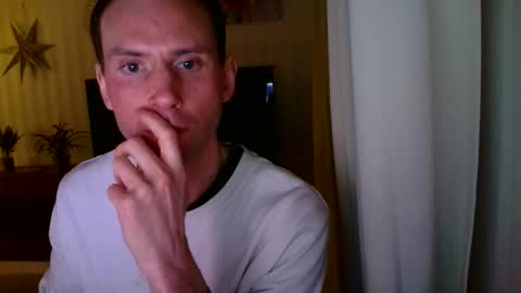 Snapshot of hot_saucer chatting on February 14, 6:04 pm hot_saucer online show from February 14, 6:04 pm