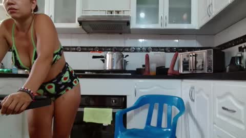 Snapshot of hot_sexy_bunny chatting on April 30, 6:25 pm hot sexy bunny online show from April 30, 6:25 pm