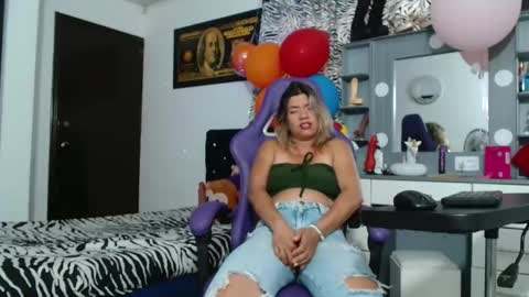Snapshot of hot_sexy_bunny chatting on May 8, 2:55 pm hot sexy bunny online show from May 8, 2:55 pm