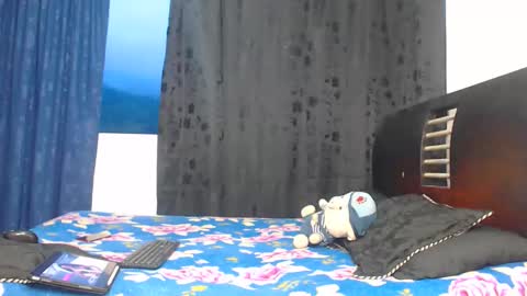 Hot Sharks   online show from November 14, 10:47 am