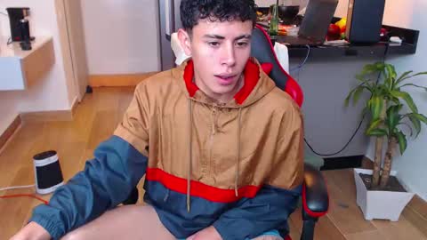 hot_twinks83 online show from September 16, 3:07 am