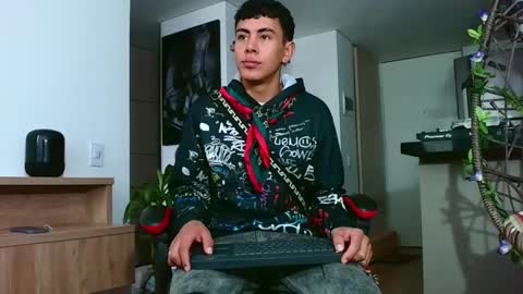 hot_twinks83 online show from September 30, 12:10 pm