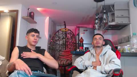 hot_twinks83 online show from October 9, 4:10 am
