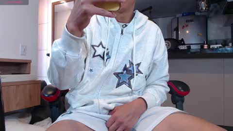 hot_twinks83 online show from October 21, 12:06 pm