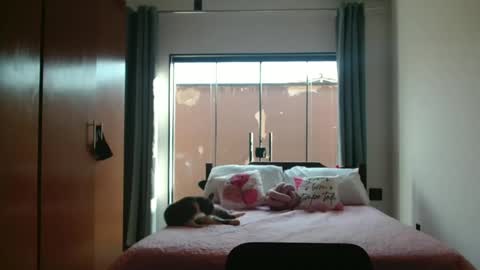 Snapshot of hot_wiffe chatting on September 23, 10:07 am couple without tabus online show from September 23, 10:07 am