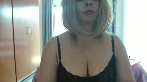 Snapshot of hot_wiffe chatting on September 28, 3:39 pm couple without tabus online show from September 28, 3:39 pm