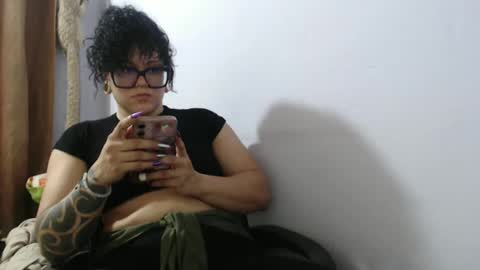 Snapshot of hotandpower10 chatting on February 14, 3:11 am Hot and PowerHOPE U MISS ME online show from February 14, 3:11 am