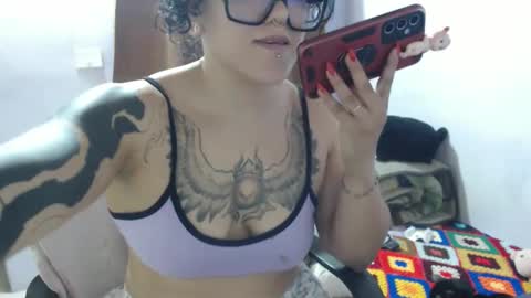 Snapshot of hotandpower10 chatting on October 6, 11:57 pm Hot and PowerHOPE U MISS ME online show from October 6, 11:57 pm