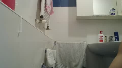 Snapshot of hotandwild2003 chatting on February 18, 11:33 pm hotandwild2003 online show from February 18, 11:33 pm