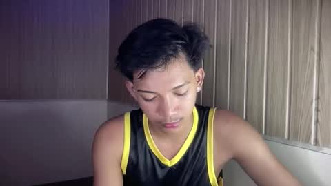 hotasian_jerome online show from May 3, 12:11 pm